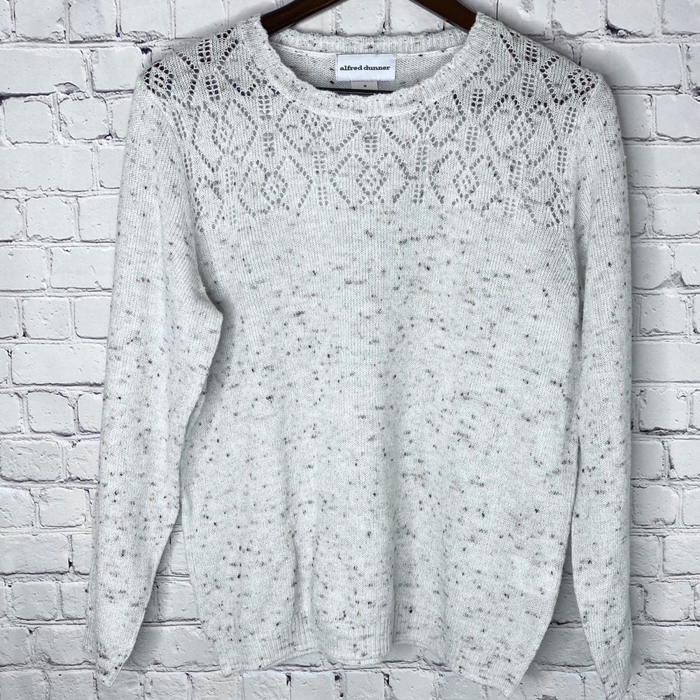 Alfred Dunner Women’s Cream Sweater Medium